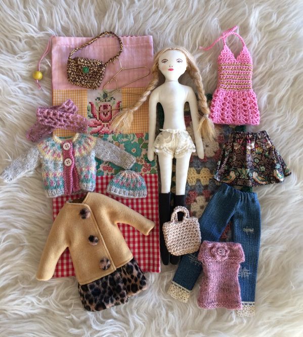 Hovedbilde SOLGT Dukke Hedda 