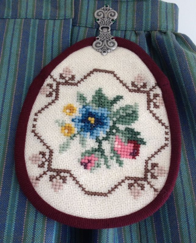 PDF symønster festdrakt Astrid