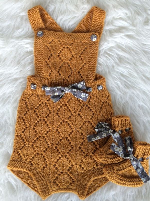 Barnigjen strikkeoppskrift romper Marie