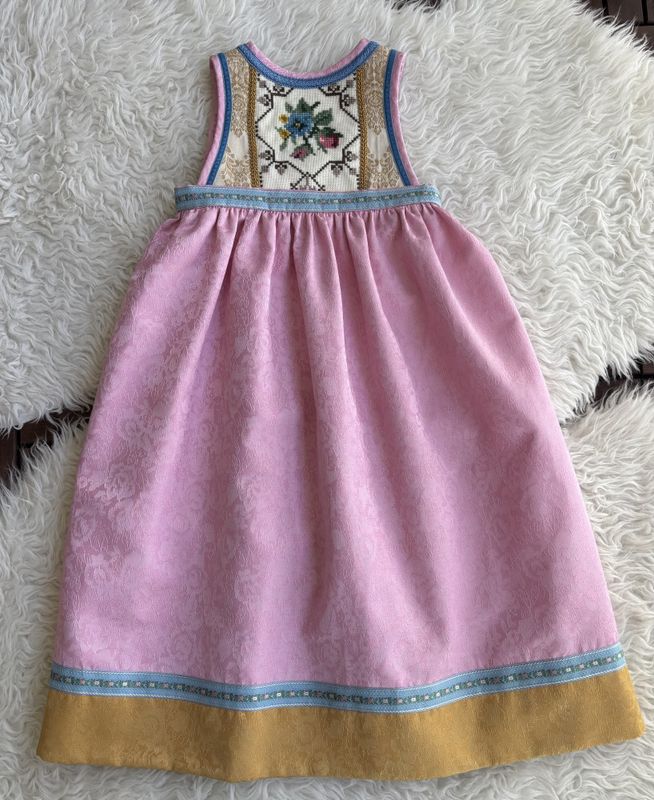 Festdrakt Astrid rosa/gul/blå 2