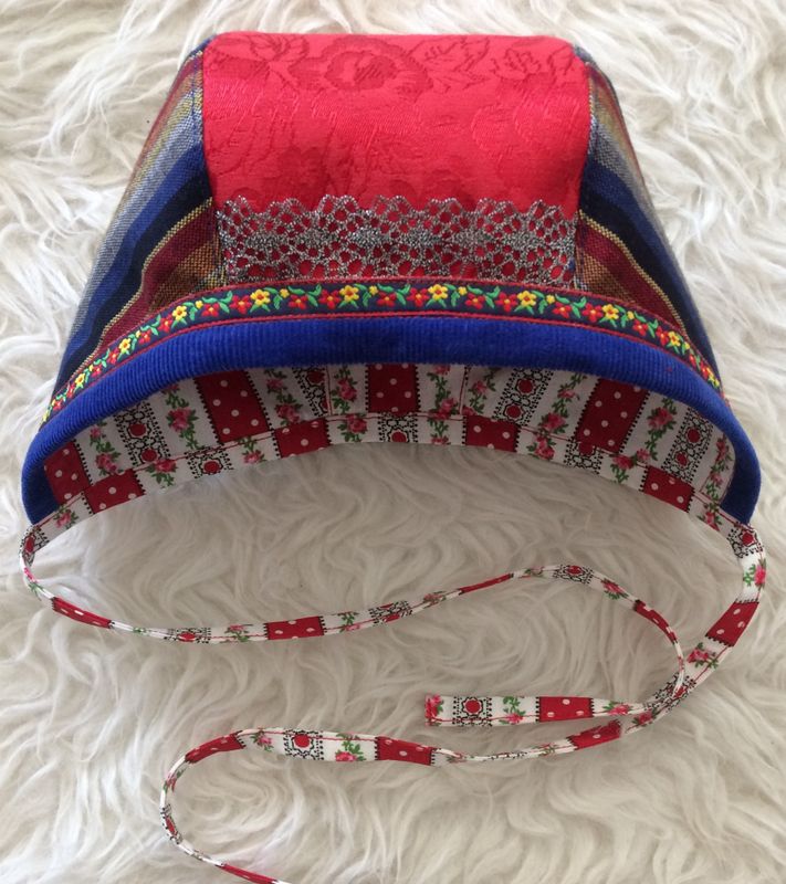 X SOLGT Festdrakt Astridliten stripet med rødt