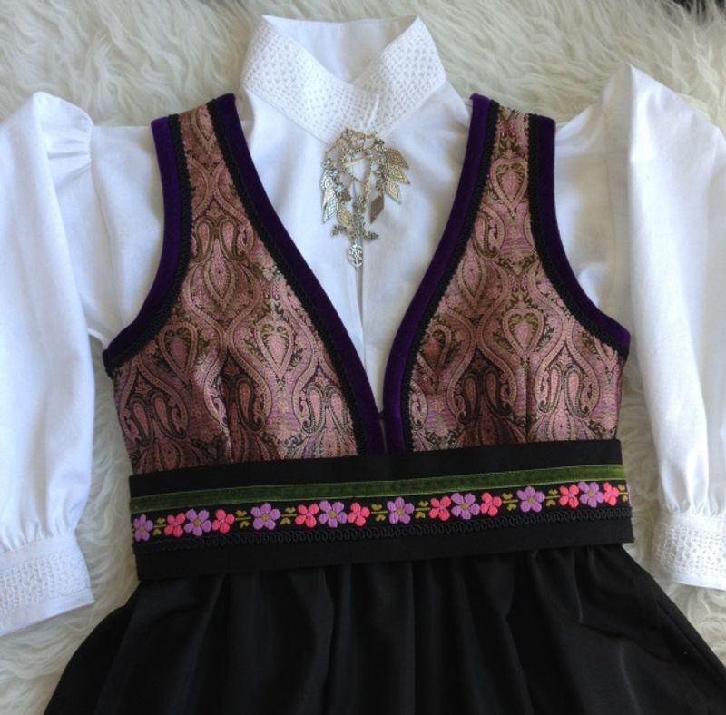 Mønster festdrakt Anniken