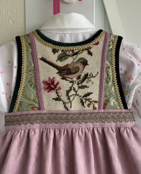 Hovedbilde X SOLGT Festdrakt Astrid rosa ...