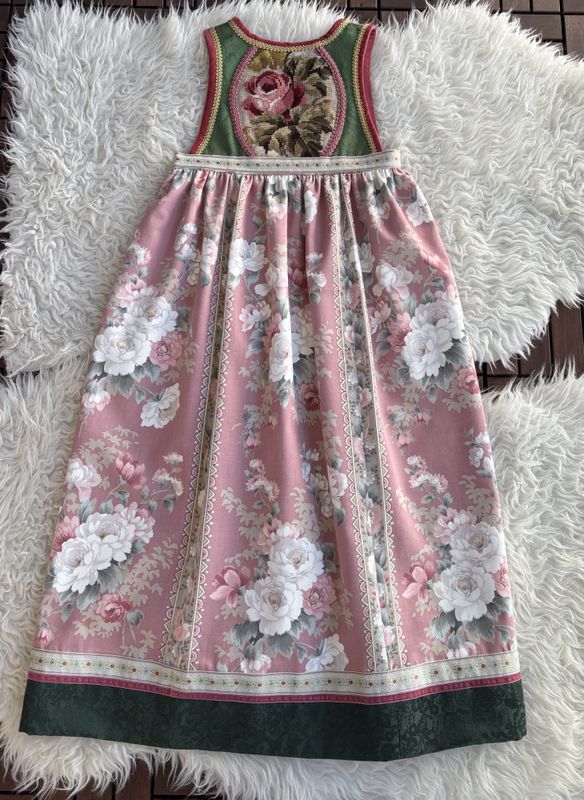 SOLGT  Festdrakt Astrid rosa med roser 1