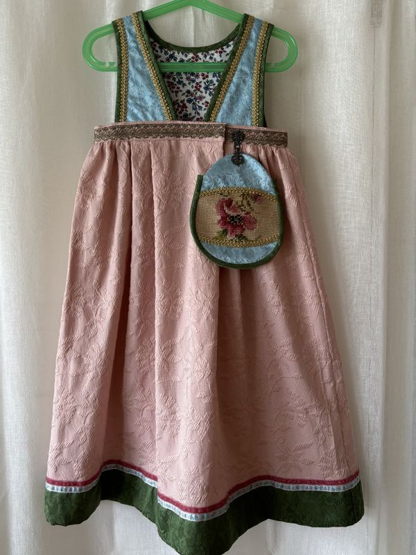 X SOLGT Festdrakt Astrid rosa/lysblå/grønn