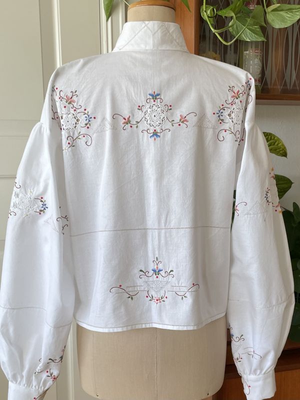 X SOLGT Festdraktskjorte Amanda broderi