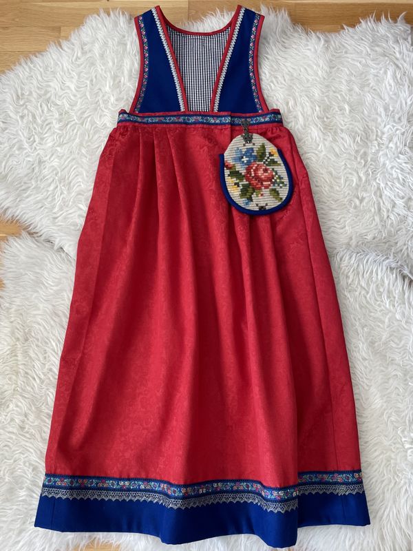 X SOLGT festdrakt Astrid rød/kongeblå med roser 2