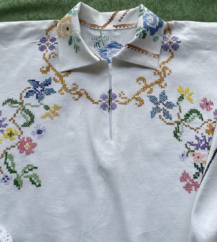 X SOLGT Festdraktskjorte Amanda med blondekanter