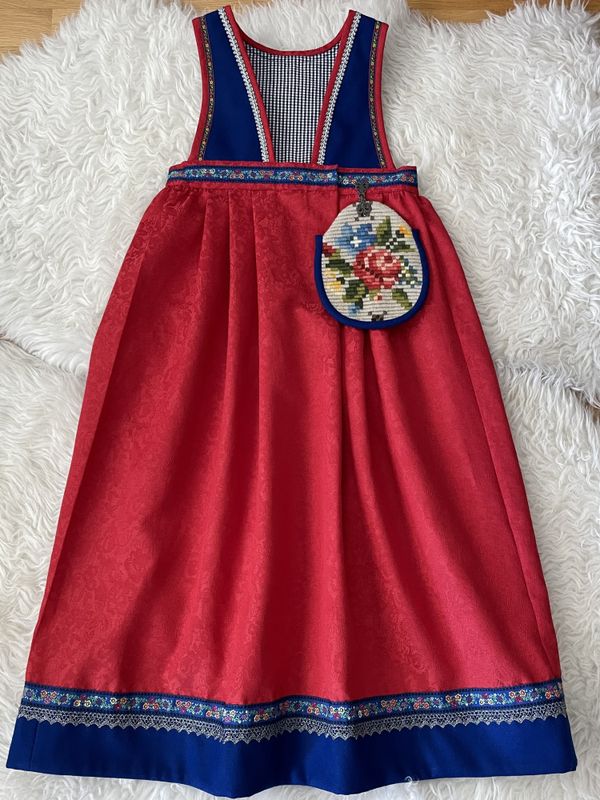 X SOLGT Festdrakt Astrid rød/kongeblå med roser