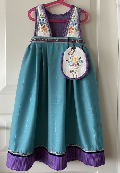 Hovedbilde X SOLGT Festdrakt Astrid ...