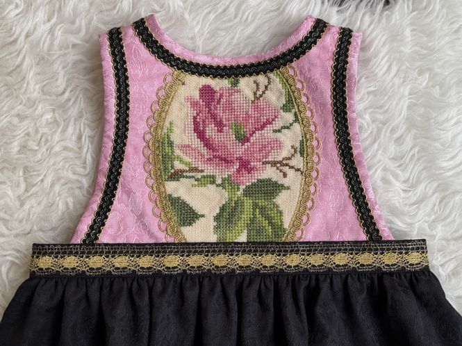 Hovedbilde Festdrakt Astrid sort og rosa ...