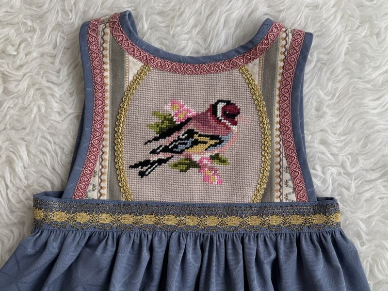 Festdrakt Astrid blå og rosa