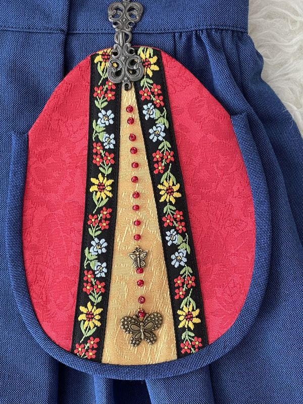 SOLGT  Festdrakt Astrid blå/rød med fugl