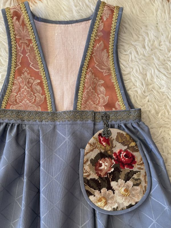 SOLGT Festdrakt Astrid gråblå/rosa