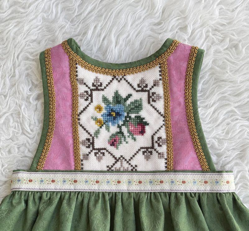 Festdrakt Astrid grønn/rosa 2