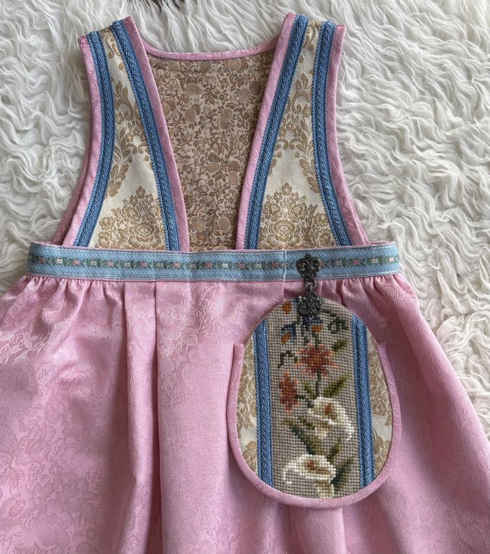 SOLGT Festdrakt Astrid rosa/blå/gul