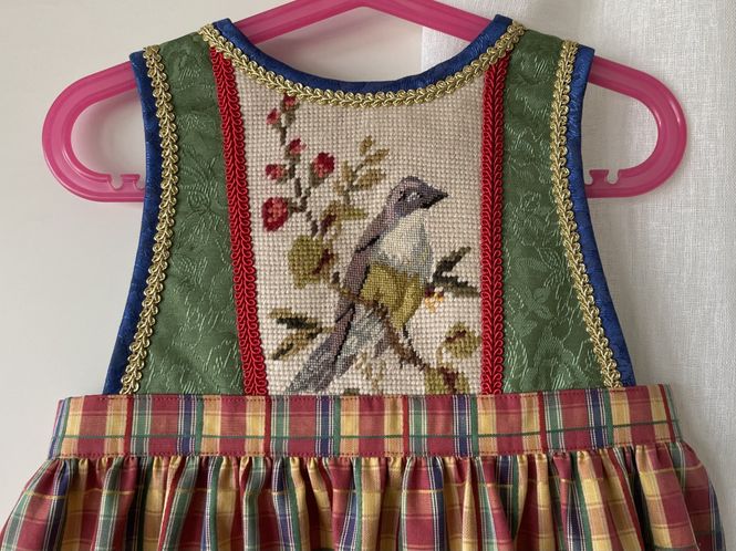 Hovedbilde Festdrakt Astrid rutet med ...