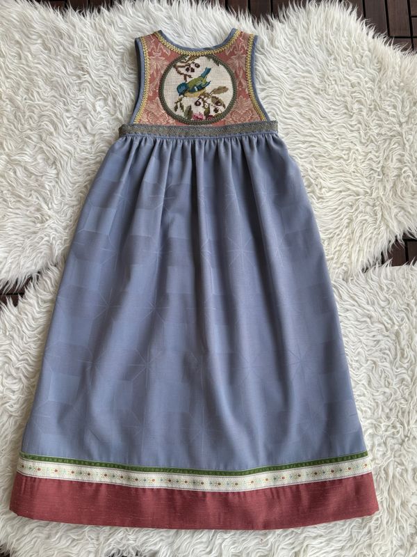  X SOLGT Festdrakt Astrid blågrå/rosa fugl 1