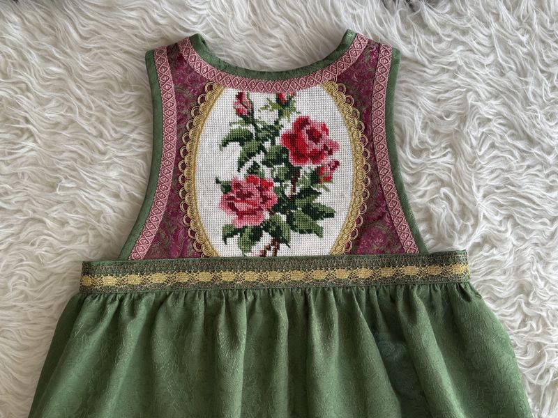 Festdrakt Astrid grønn/burgunder