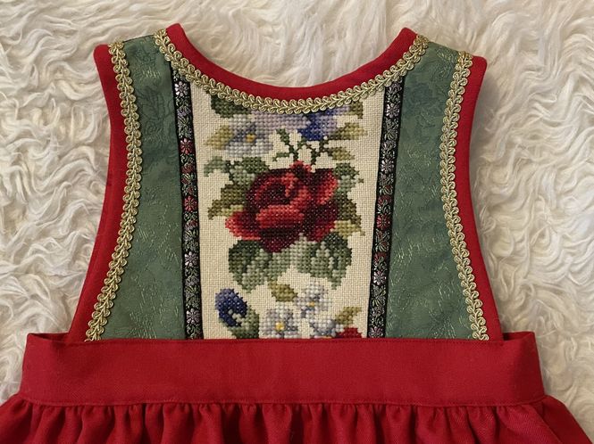 Hovedbilde X SOLGT Festdrakt Astrid rød ...